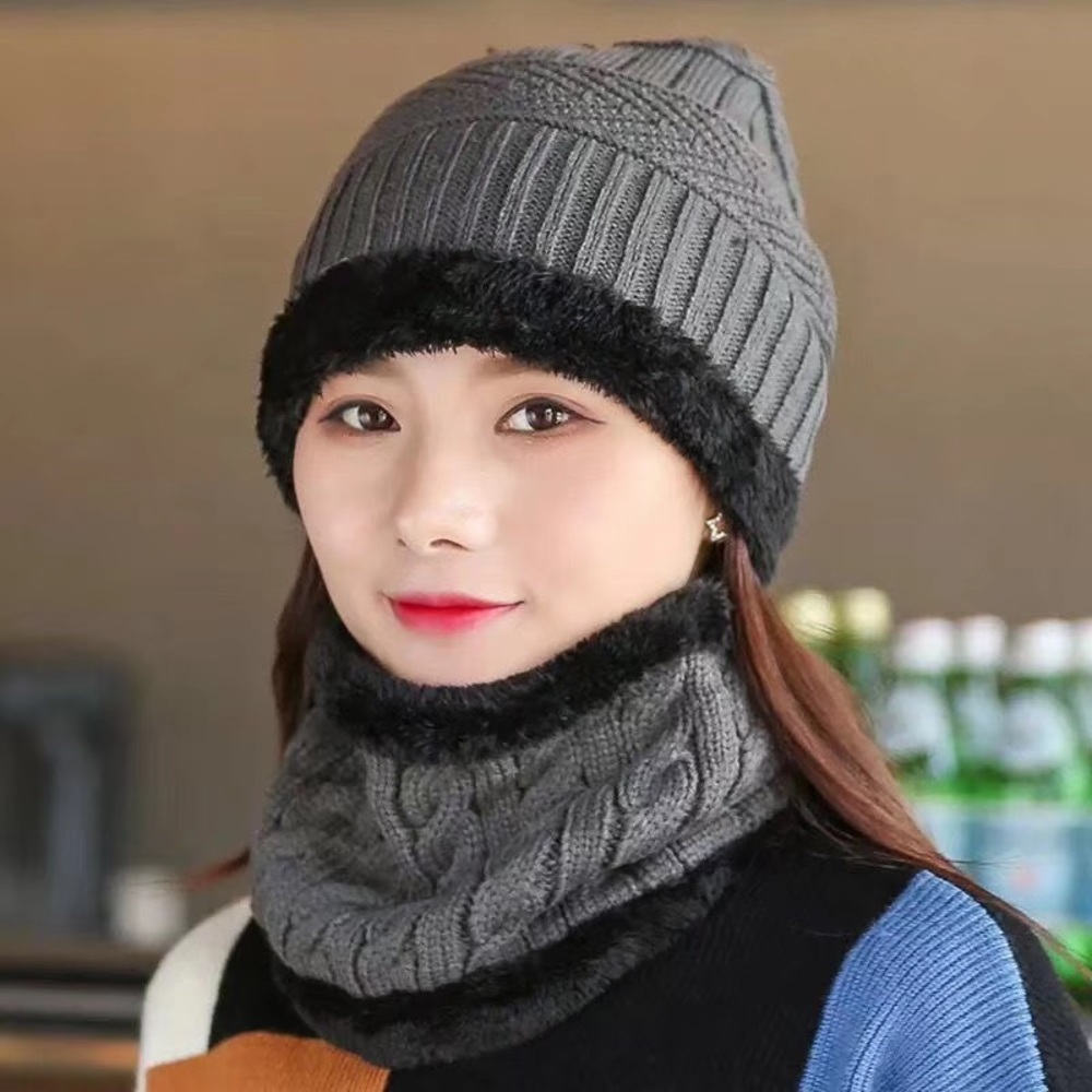 Women’s Winter hats and scarfs